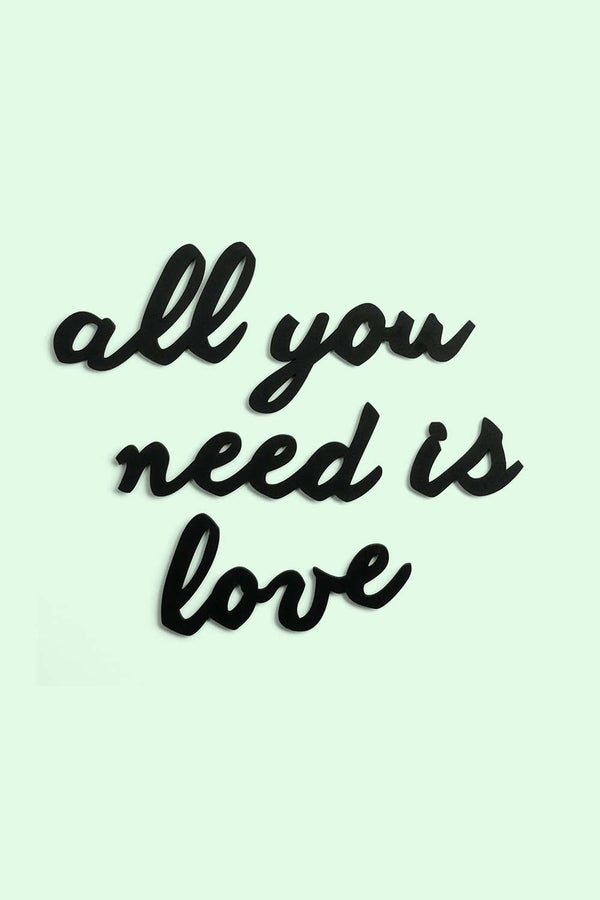 Palavras Formato All You Need Is Love 61cm x 21cm
